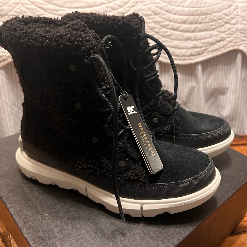Sorel Women's Explorer 2 Joan Boots sz 6 Waterproof Faux Fur Black Lace-up Snow